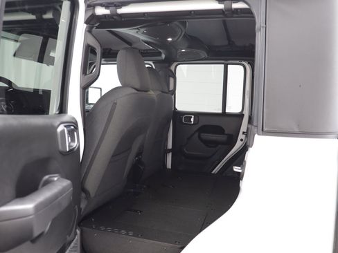 Used 2025 Jeep Gladiator Sport image 16