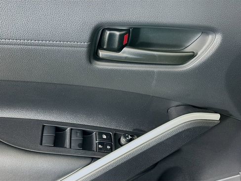 Used 2024 Toyota Corolla Cross AWD Hybrid image 18
