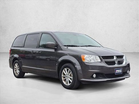 Used 2020 Dodge Grand Caravan SE FWD image 3