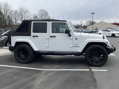 Used 2017 Jeep Wrangler Unlimited Sahara w/ Max Tow Package image 2