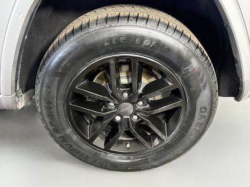 Used 2019 Jeep Grand Cherokee Altitude image 37