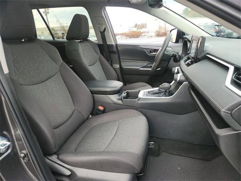 Used 2022 Toyota RAV4 XLE image 17