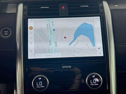 New 2025 Land Rover Discovery Dynamic SE AWD/4WD image 13
