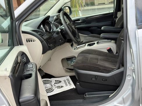 Used 2013 Dodge Grand Caravan SXT FWD image 14
