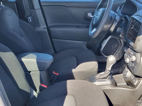 Used 2023 Jeep Renegade Latitude AWD/4WD image 27