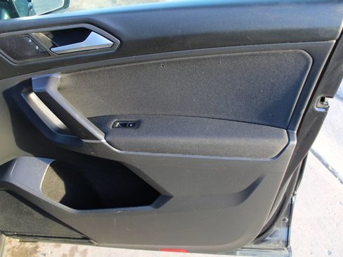 Used 2020 Volkswagen Tiguan S image 7