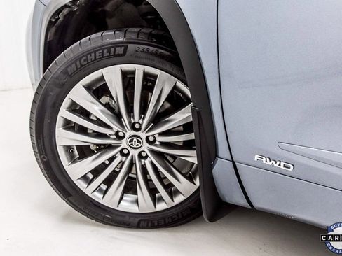 Used 2023 Toyota Highlander Platinum image 11