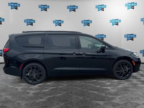 New 2026 Chrysler Pacifica Limited w/ S Appearance Package AWD/4WD image 6