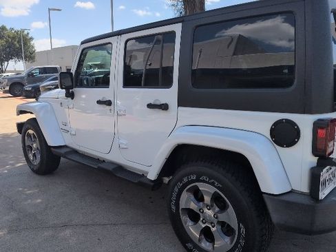 Used 2018 Jeep Wrangler Unlimited Sahara AWD/4WD image 5