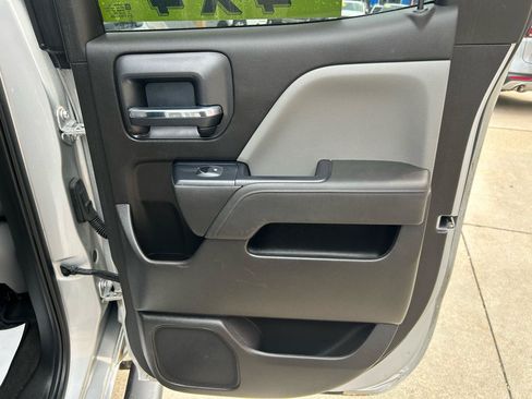 Used 2018 Chevrolet Silverado 1500 Custom w/ Custom Convenience Package AWD/4WD image 17
