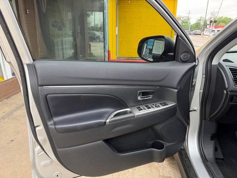 Used 2022 Mitsubishi Outlander Sport SE FWD image 9