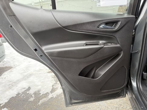 Used 2018 Chevrolet Equinox LT image 23