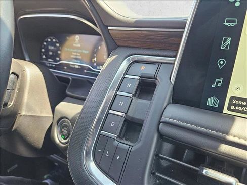 Used 2024 Chevrolet Tahoe Premier AWD/4WD image 14