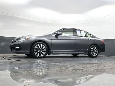 Used 2017 Honda Accord Touring image 31