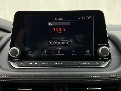 Used 2025 Nissan Rogue SV image 29