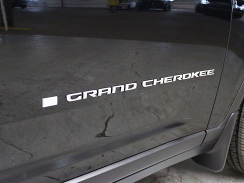 New 2025 Jeep Grand Cherokee Limited w/ Luxury Tech Group II image 37