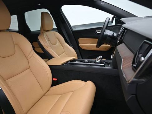 Used 2023 Volvo XC60 B5 Ultimate w/ Protection Package Premier image 36