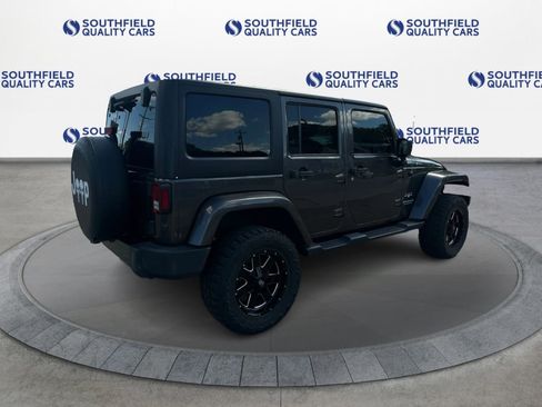Used 2017 Jeep Wrangler Unlimited Sahara AWD/4WD image 7