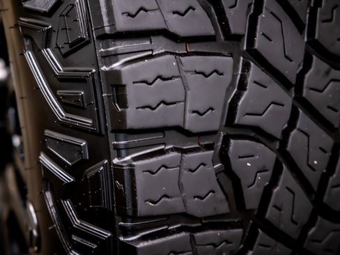 Used 2024 Chevrolet Silverado 2500 ZR2 w/ Technology Package image 30