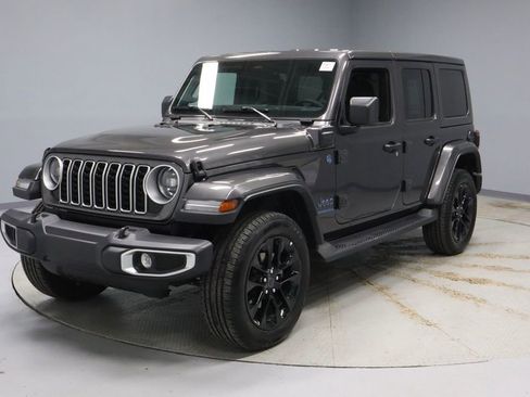 Used 2025 Jeep Wrangler Sahara 4xe image 6