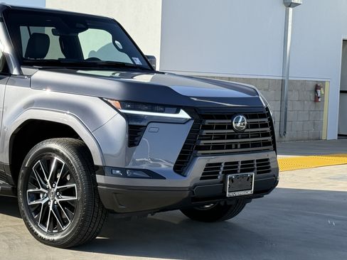 New 2026 Lexus GX 550 AWD/4WD image 3