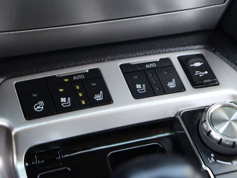 Used 2018 Toyota Land Cruiser AWD/4WD image 37