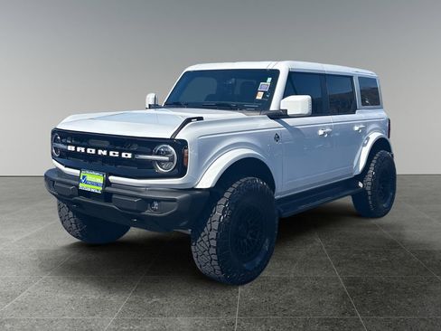 Used 2025 Ford Bronco Outer Banks AWD/4WD image 3