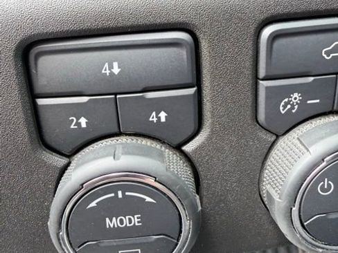 Certified 2025 Chevrolet Silverado 2500 LT w/ Convenience Package image 26