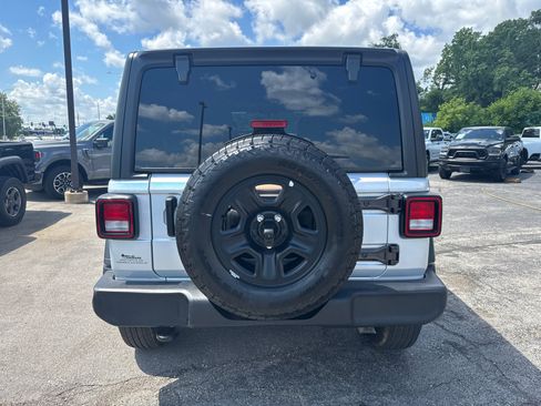 Used 2025 Jeep Wrangler Unlimited Sport AWD/4WD image 4