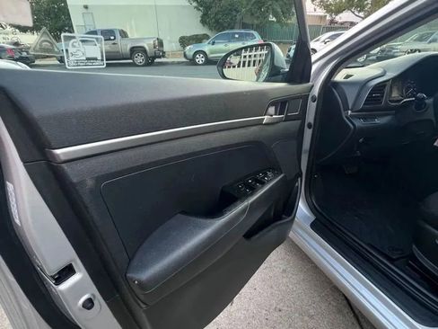 Used 2019 Hyundai Elantra SE w/ Cargo Package image 16