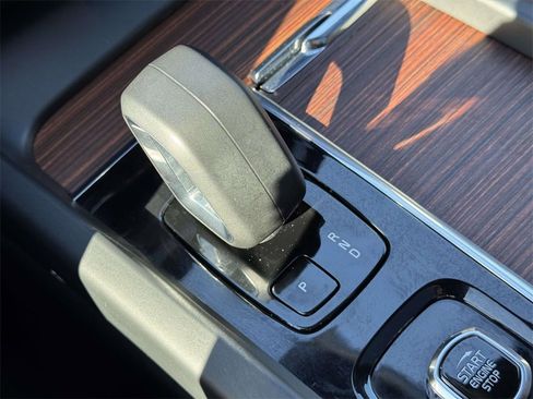 Used 2023 Volvo XC60 B5 Plus w/ Climate Package image 28