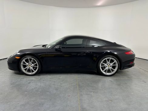 Used 2018 Porsche 911 Carrera RWD image 2