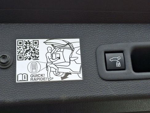 Certified 2023 Toyota Sienna Platinum image 33