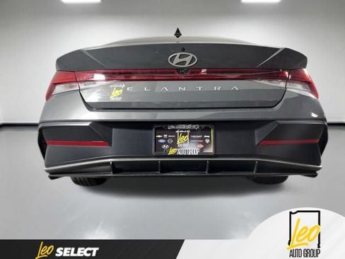 Used 2025 Hyundai Elantra SEL FWD image 7