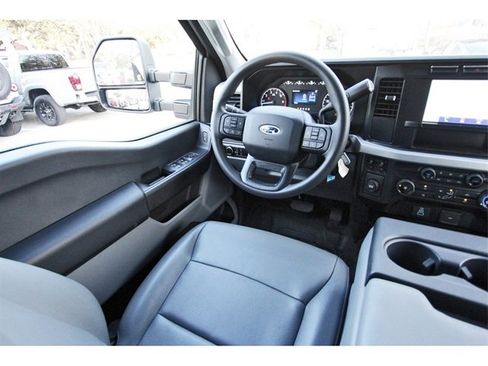 Used 2023 Ford F250 XL image 7
