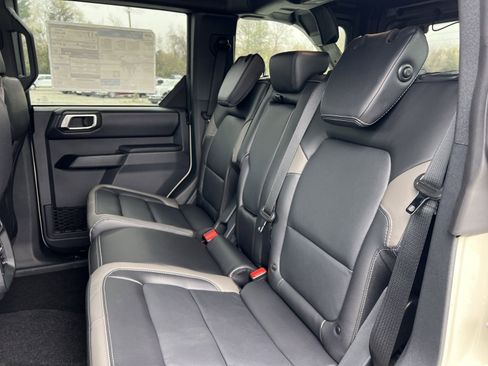 New 2026 Ford Bronco Outer Banks w/ Sasquatch Package image 24