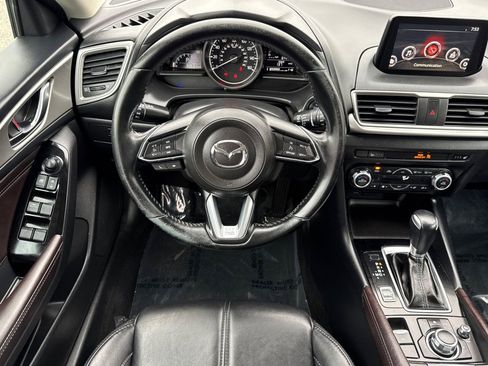 Used 2018 MAZDA MAZDA3 Touring FWD image 14
