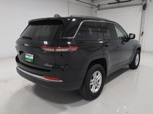 Used 2023 Jeep Grand Cherokee Laredo AWD/4WD image 9