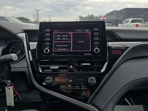Used 2021 Toyota Camry SE image 24