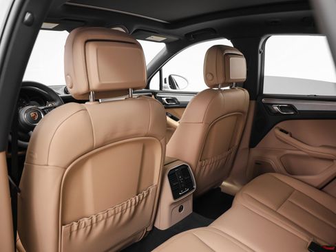 Certified 2026 Porsche Macan AWD/4WD image 34