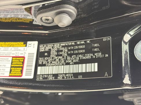 Used 2024 Toyota Highlander Limited image 20