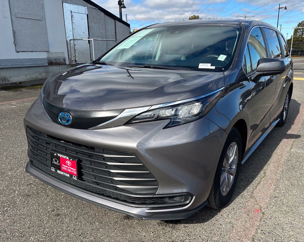 Certified 2024 Toyota Sienna LE AWD/4WD image 1