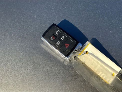 Used 2022 Jaguar XF R-Dynamic SE image 32