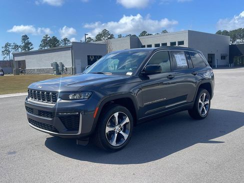 New 2026 Jeep Grand Cherokee Limited RWD image 3