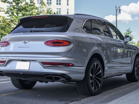 Used 2021 Bentley Bentayga AWD/4WD image 8