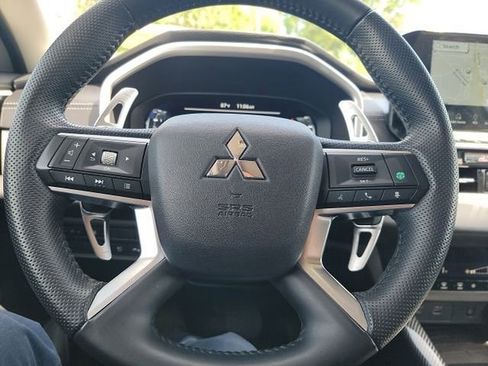 Used 2023 Mitsubishi Outlander SE AWD/4WD image 15