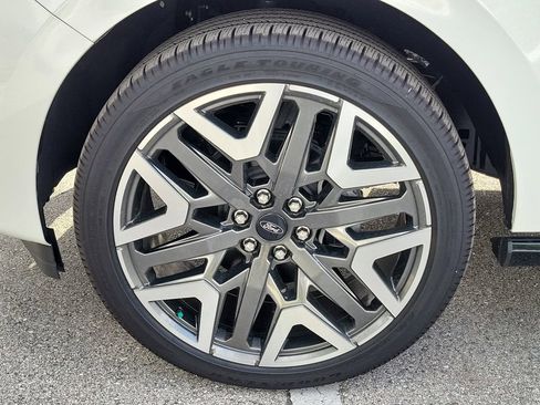 Used 2026 Ford Expedition Max Platinum w/ Platinum Ultimate Package AWD/4WD image 11