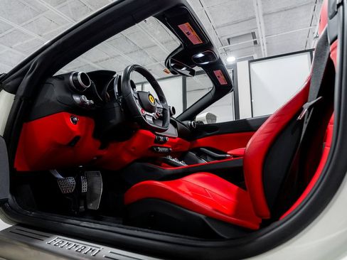 Used 2020 Ferrari Portofino RWD image 36