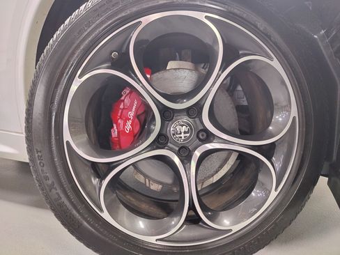 Certified 2023 Alfa Romeo Stelvio Veloce AWD/4WD image 9