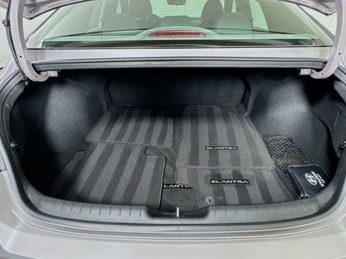 Used 2023 Hyundai Elantra SE FWD image 26